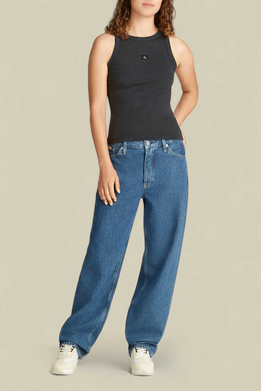 תמונת כל הלוק של גופיית ריב